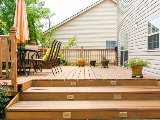 4 Benefits of Adding a Backyard Deck to Your Home