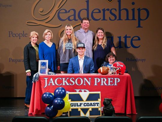 Adams signs to play with MGCCC