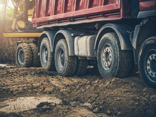 Important Considerations for Choosing a Dump Truck