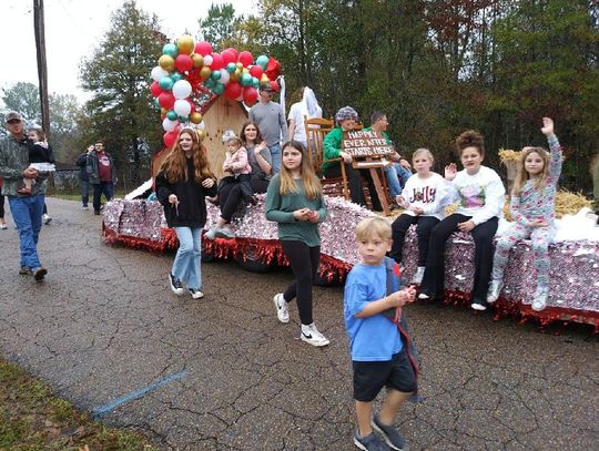 Pelahatchie celebrates the season with Christmas Parade