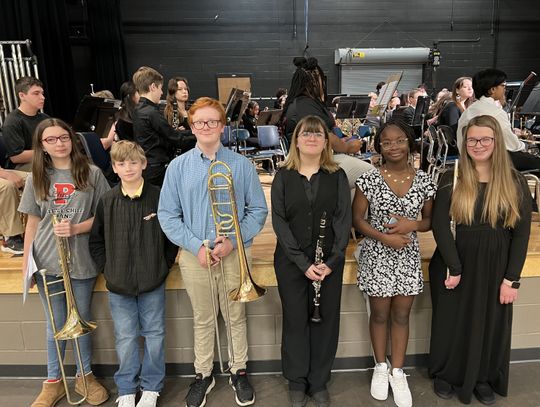 Left to right: Kali Redmann, Nolan Stephens, Lennon McFadden, Brooklyn Williamson, Lela Jordan, and Brianna Brown.