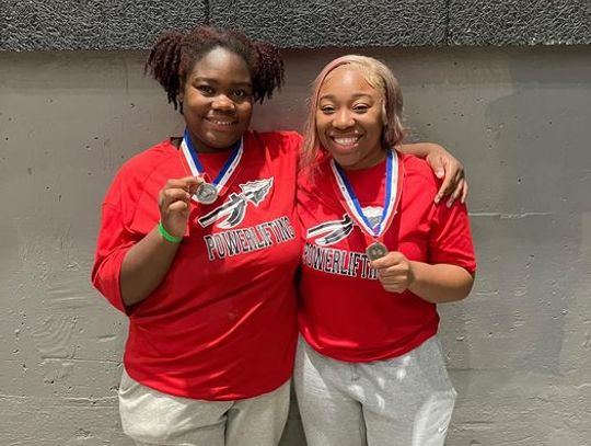 PHS powerlifting teams place at State