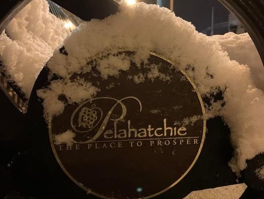 Snow, snowmen and snow woman cover Pelahatchie 