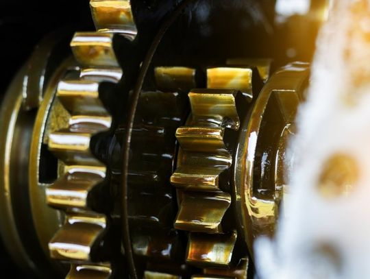 The Difference Between Gear Oil and Engine Oil