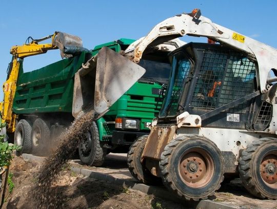 The Differences Between an Excavator and a Skid Steer