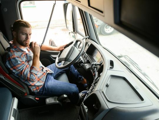 Top Safety Tips for New Semitruck Drivers