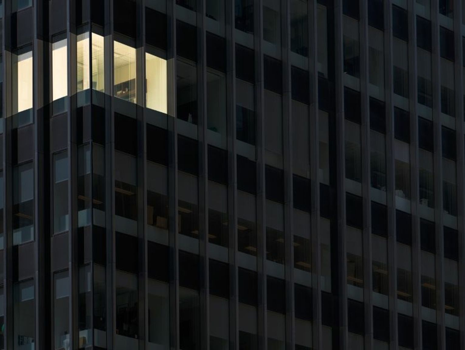 Should You Leave Commercial Lights on All Night?