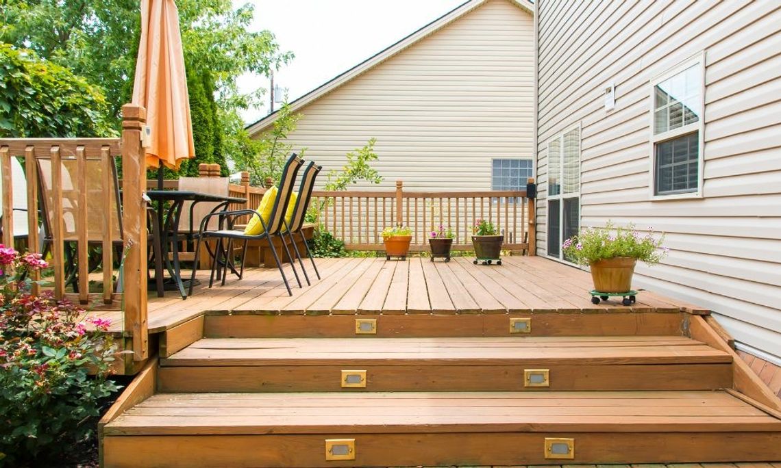 4 Benefits of Adding a Backyard Deck to Your Home