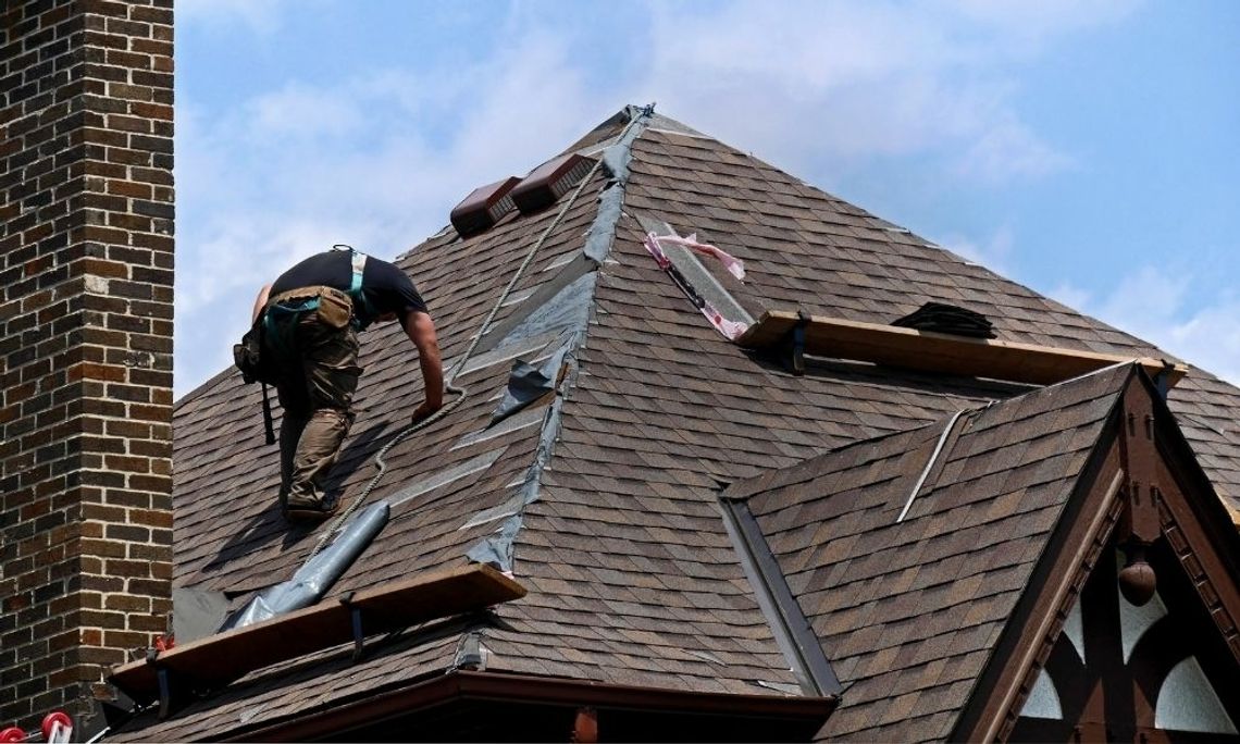 4 Home Maintenance Tasks To Leave to the Pros