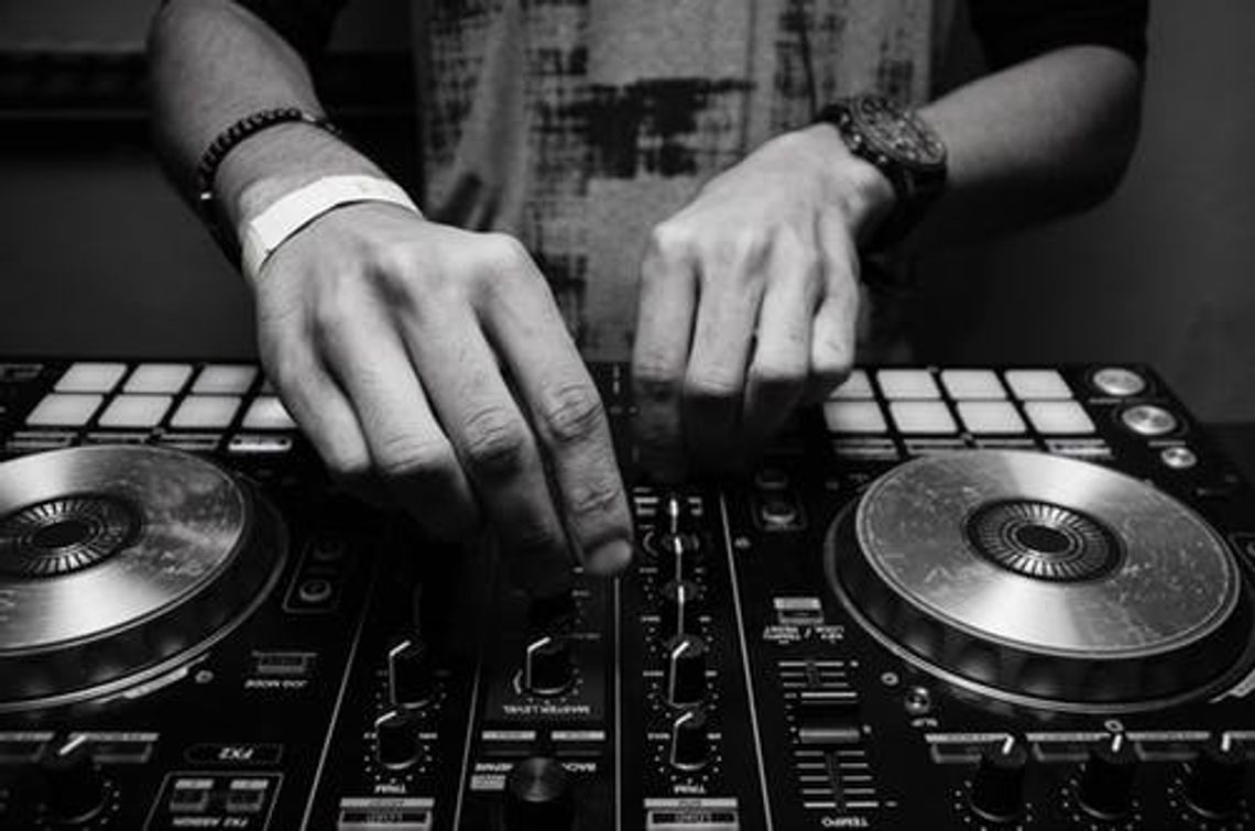 DJs Need These Things to Help Mix Music Seamlessly