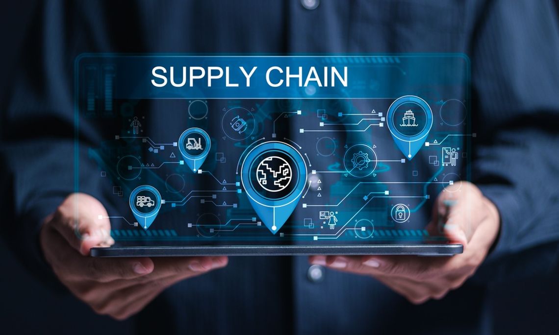 How Better Procurement Decisions Reduce Your Level of Risk Close-up of hands holding a tablet with the words "Supply Chain" above it and a digital representation of the chain.