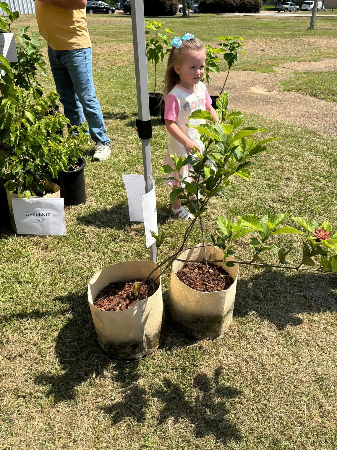 Local residents take time to enjoy Farmers Market