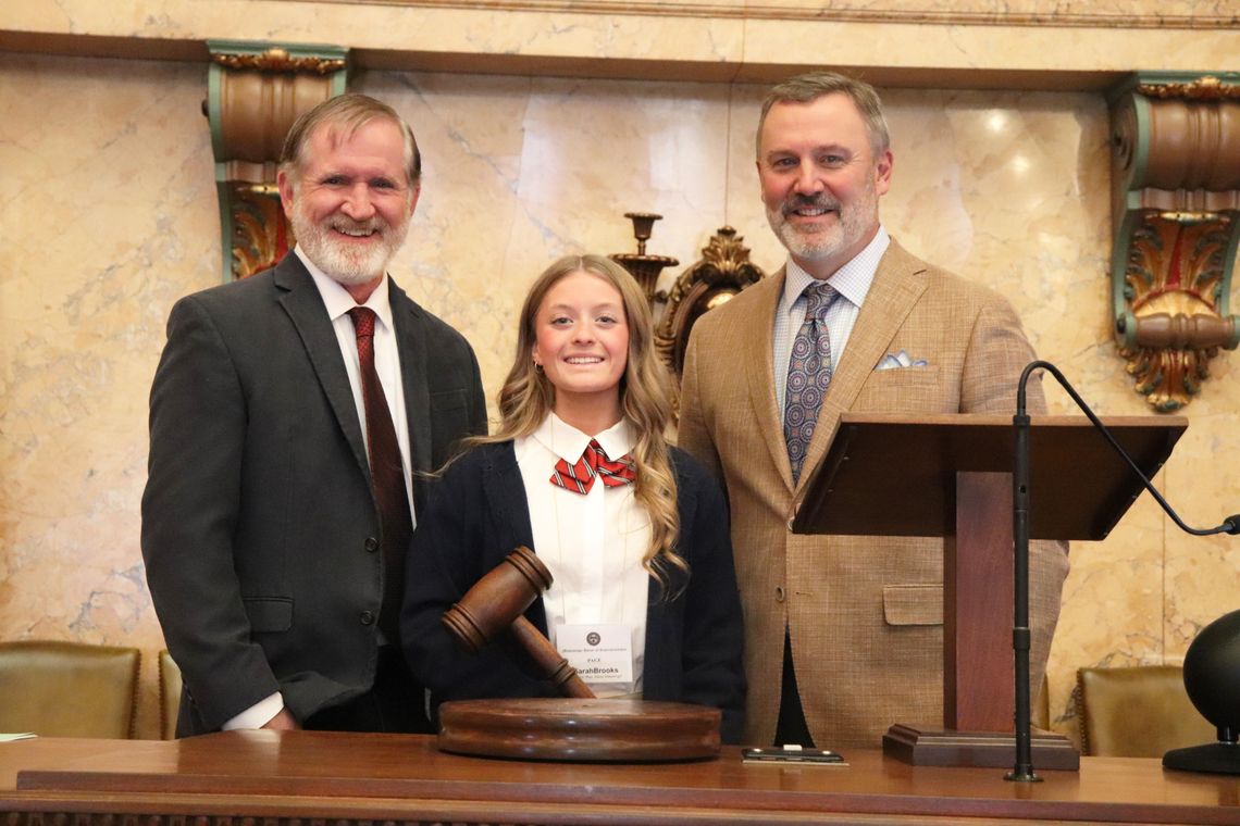 Pelahatchie High School students serve as pages for MS House