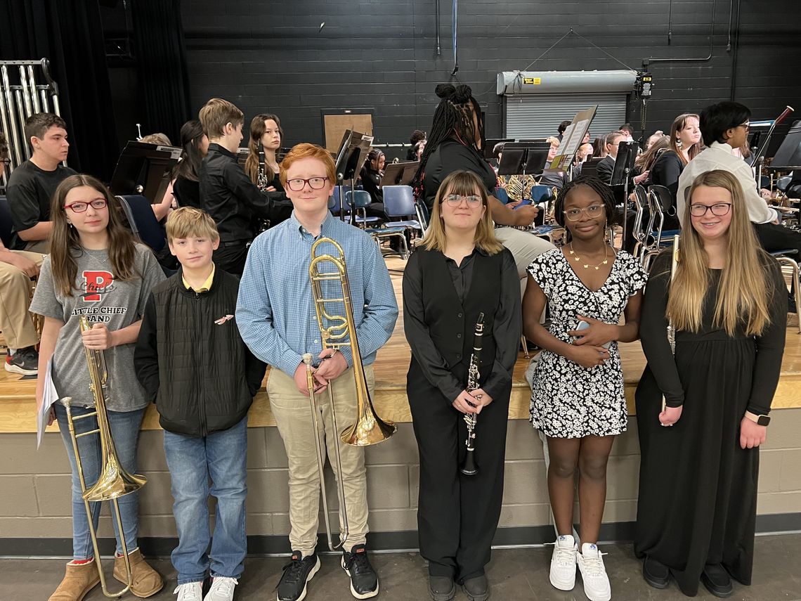 Left to right: Kali Redmann, Nolan Stephens, Lennon McFadden, Brooklyn Williamson, Lela Jordan, and Brianna Brown.