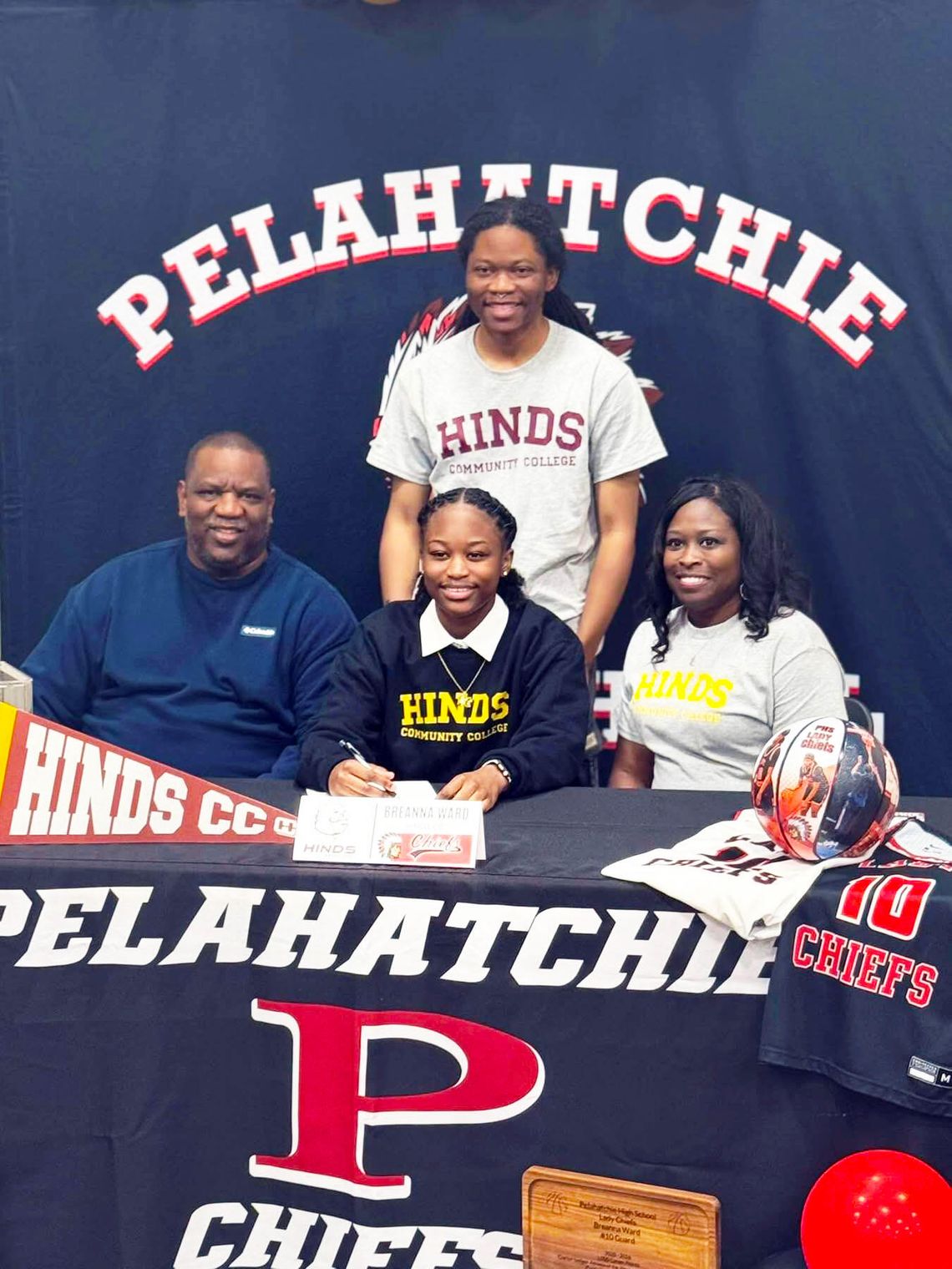 Pelahatchie’s Ward signs for Hinds CC Pelahatchie’s Ward signs for Hinds CC
