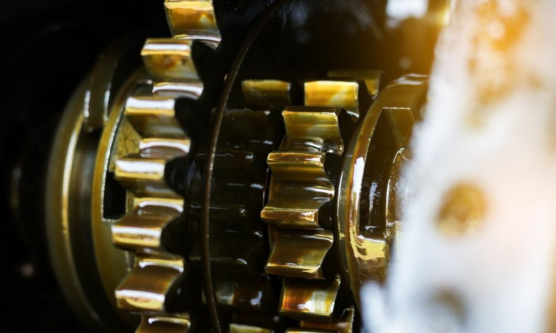 The Difference Between Gear Oil and Engine Oil