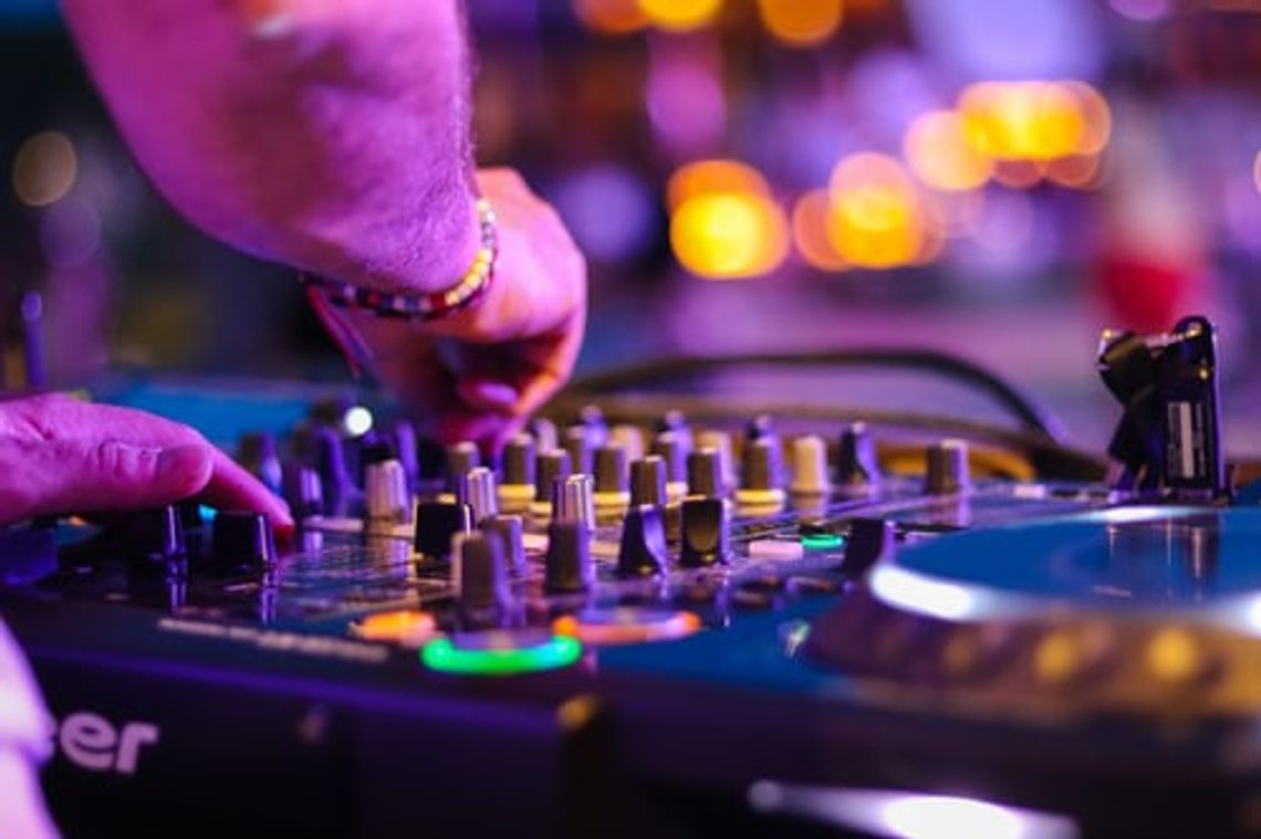 The Ultimate Beginner's Guide to Music Sampling